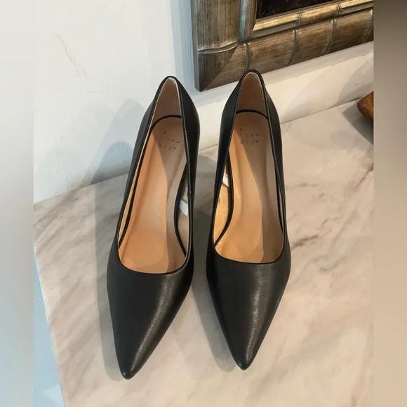 Women’s Cindy Mid-Heels - Picture 2 of 4